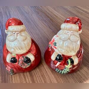 NWOT CIC Santa salt and pepper shakers
